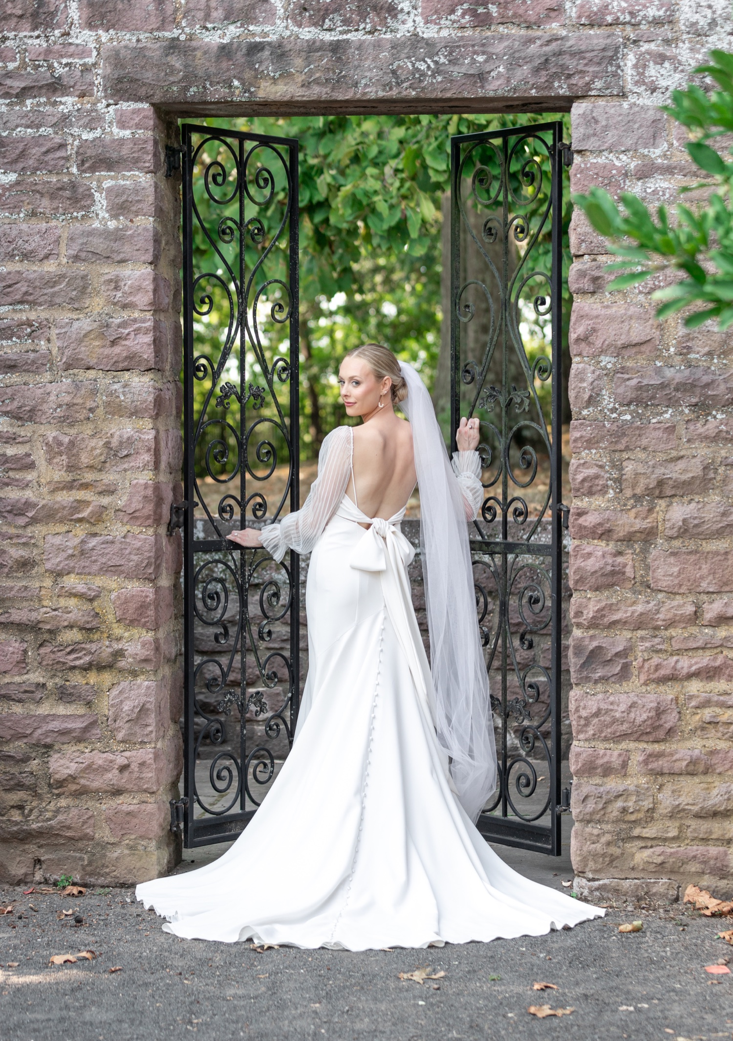 Bride and Groom Portraits at Tyler Gardens in Bucks County