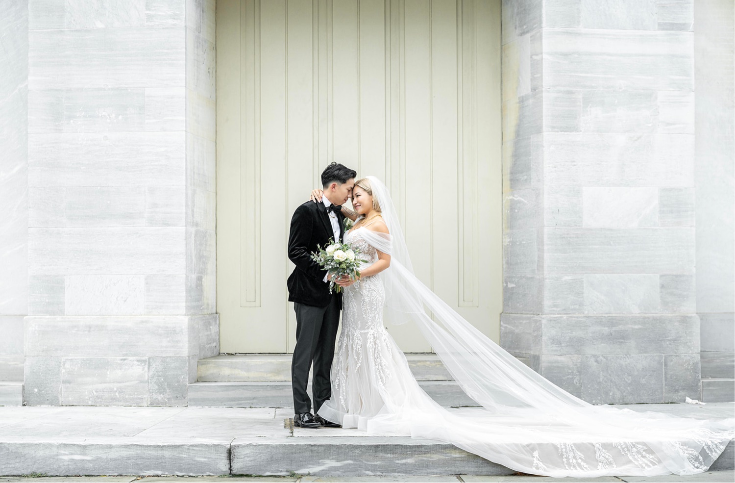 Philadelphia Wedding Photos at The Merchant Exchange