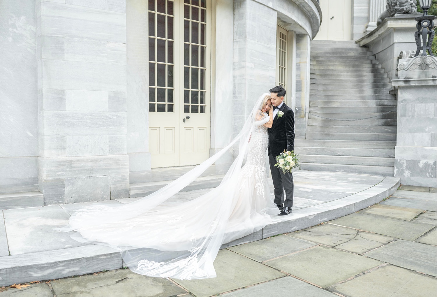 Philadelphia Wedding Photos at The Merchant Exchange